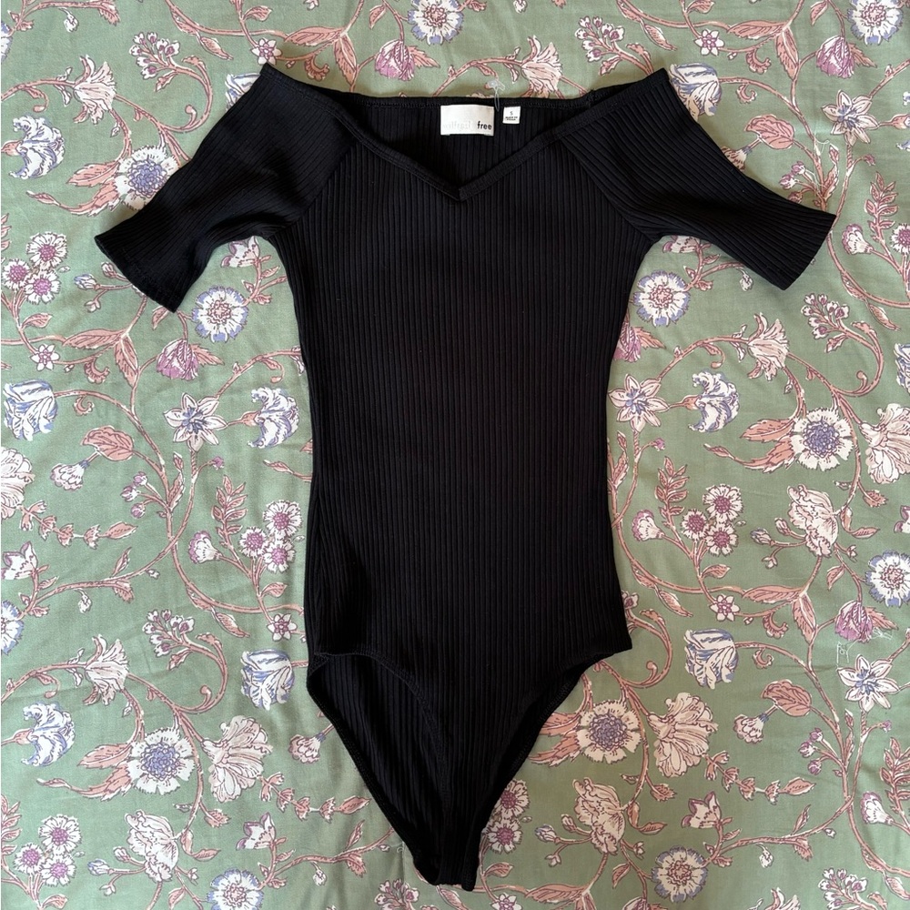 NWOT Aritzia Wilfred Black Short Sleeve Bodysuit